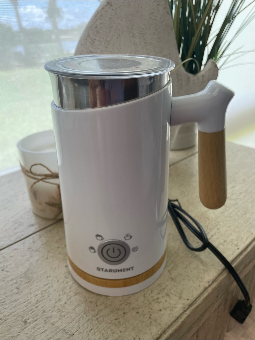 Starument White Milk Frother with Wood Accent Handle NEW